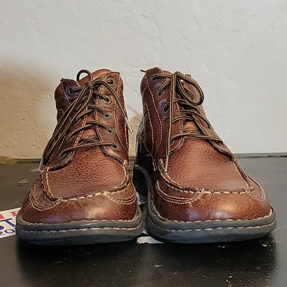 COLUMBIA Wayne 8 Lace up Leather Moc Toe Boot